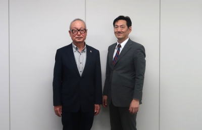 山口会長(左) 三浦聡中部経済産業局長(右)