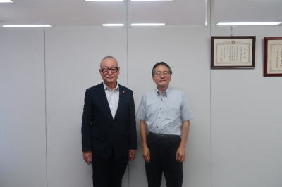 山口会長(左) 久知良愛知労働局長(右)